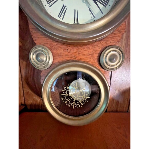 Vintage Made in Korea Waterbury Reproduction Figure Eight Wall Clock - Picture 3 of 3